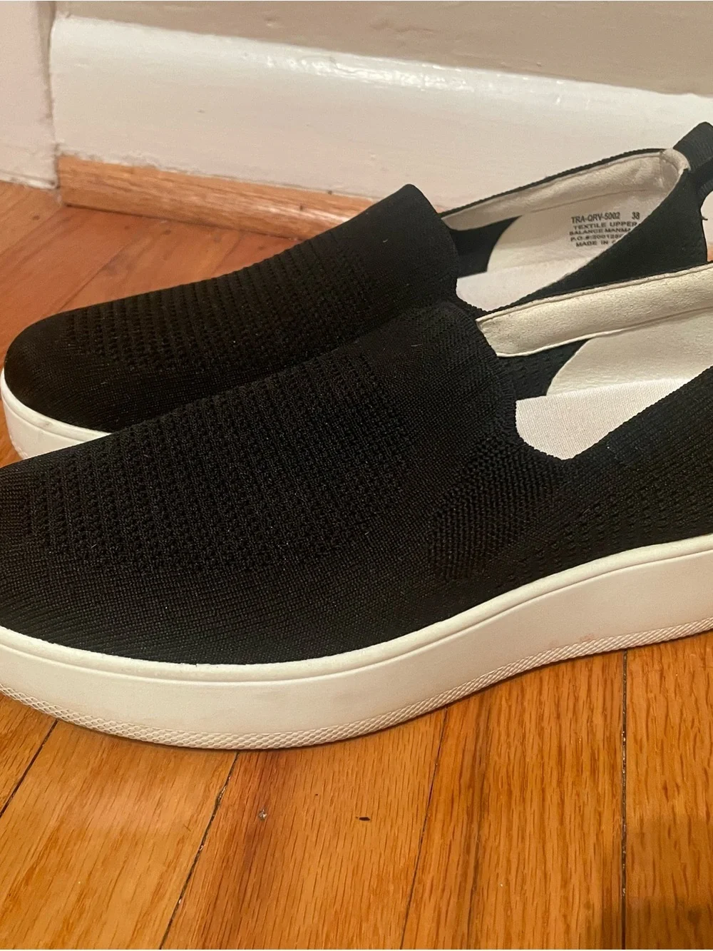 Women’s Traq by Algeria Black Platform Shoes; Size: 38